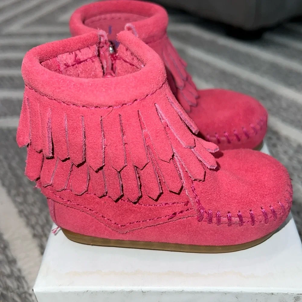 Authentic New in Box, Minnetonka Double Fringe Side Zip Boot infant Pink
